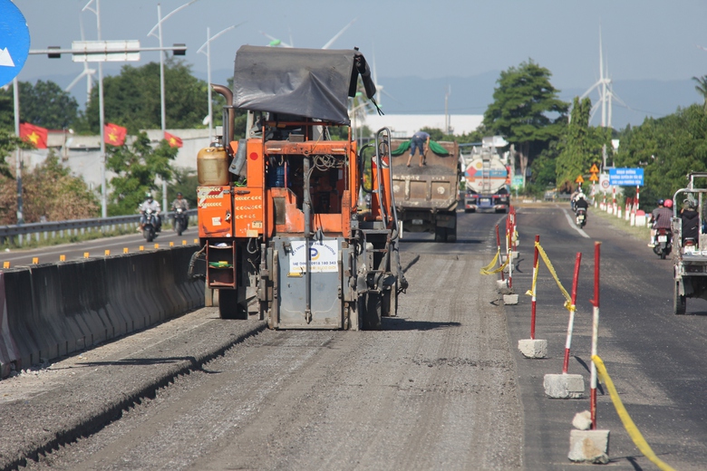 Nỗ lực ho&agrave;n th&agrave;nh sửa chữa QL1 qua Kh&aacute;nh H&ograve;a trước hẹn 4 th&aacute;ng- Ảnh 2.