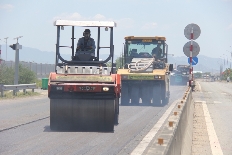Nỗ lực ho&agrave;n th&agrave;nh sửa chữa QL1 qua Kh&aacute;nh H&ograve;a trước hẹn 4 th&aacute;ng- Ảnh 1.