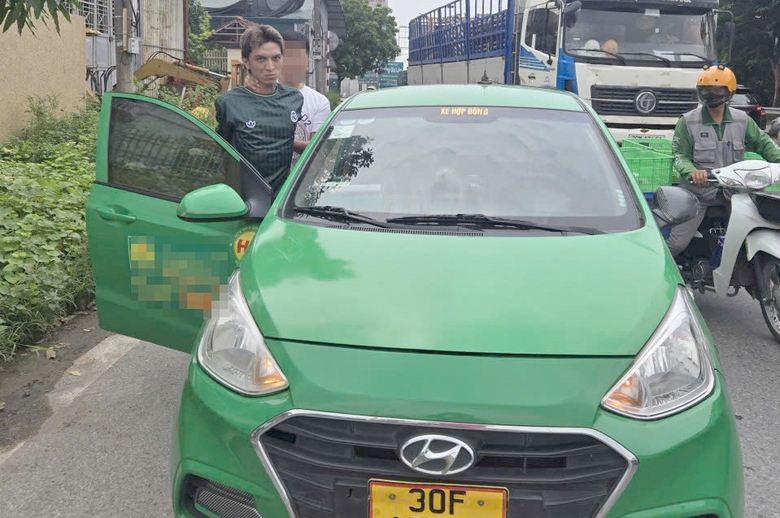 Rapper B&igrave;nh "Gold" &eacute;p t&agrave;i xế đi v&agrave;o l&agrave;n khẩn cấp trước khi cướp taxi- Ảnh 1.