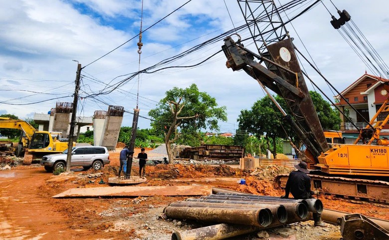 Nỗ lực gỡ vướng mặt bằng, đưa dự &aacute;n cầu vượt đường sắt Đồng Hới về đ&iacute;ch cuối năm 2025- Ảnh 6.