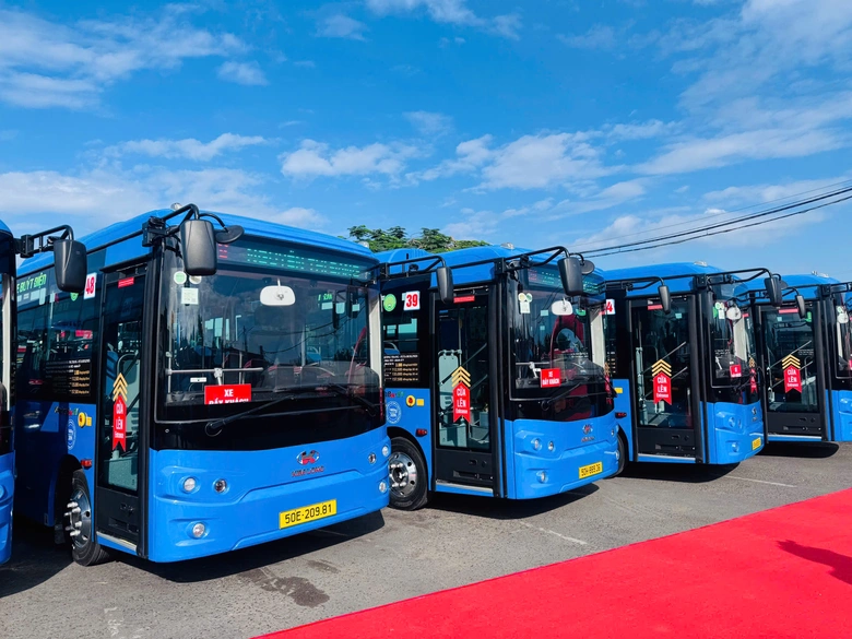 Miễn phí xe buýt: Bước đi lớn để giảm ùn tắc ở TP.HCM- Ảnh 4. Miễn phí xe buýt: Bước đi lớn để giảm ùn tắc ở TP.HCM- Ảnh 4.