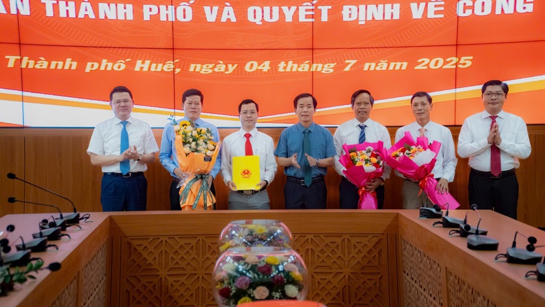 Ban quản l&yacute; dự &aacute;n khu vực thuộc UBND TP Huế c&oacute; gi&aacute;m đốc mới- Ảnh 3.