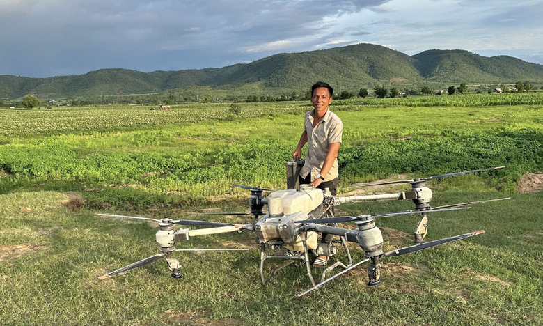 Gia Lai: Tặng bằng khen cho người d&ugrave;ng m&aacute;y bay kh&ocirc;ng người l&aacute;i cứu hai em nhỏ- Ảnh 1.