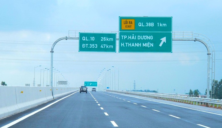 Khẩn trương điều chỉnh biển b&aacute;o giao th&ocirc;ng sau s&aacute;p nhập tỉnh, th&agrave;nh- Ảnh 1.