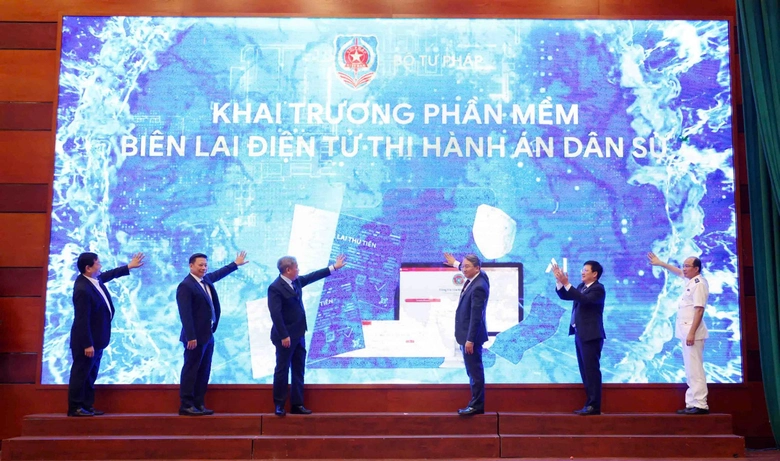Bộ Tư ph&aacute;p c&ocirc;ng bố tổ chức c&aacute;n bộ hệ thống thi h&agrave;nh &aacute;n d&acirc;n sự, ra mắt bi&ecirc;n lai điện tử- Ảnh 1.