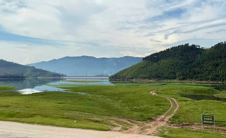 Quảng Ninh: Phát hiện ô tô bị đắm dưới đập Bến Châu, hai người tử vong- Ảnh 2. Quảng Ninh: Phát hiện ô tô bị đắm dưới đập Bến Châu, hai người tử vong- Ảnh 2.