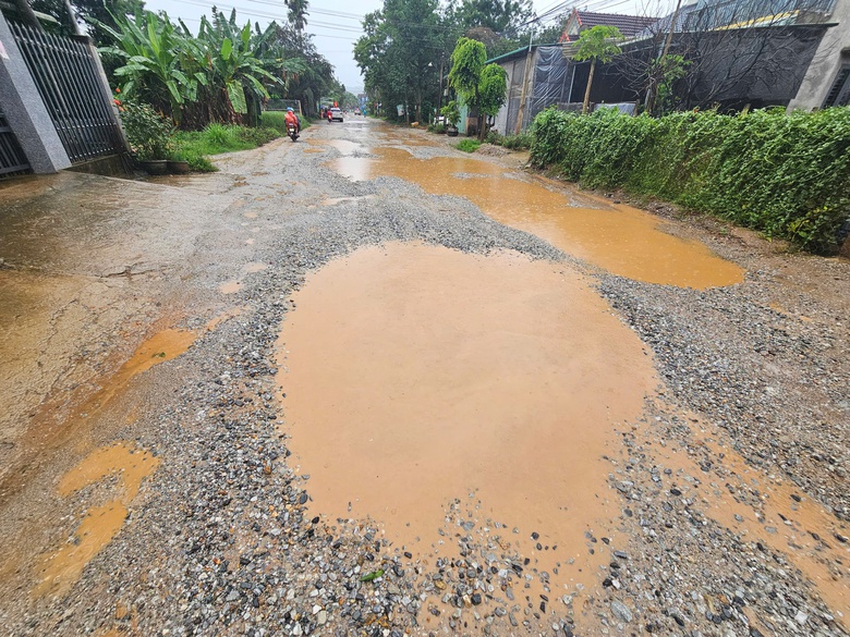 Gia Lai: Đường tỉnh xuống cấp nghiêm trọng, người dân bất an vì tai nạn rình rập- Ảnh 6. Gia Lai: Đường tỉnh xuống cấp nghiêm trọng, người dân bất an vì tai nạn rình rập- Ảnh 6.