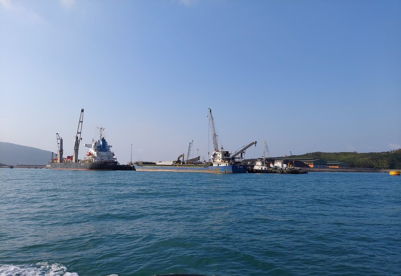 Ưu ti&ecirc;n đầu tư c&aacute;c bến cảng phục vụ khu kinh tế H&ograve;n La v&agrave; Trung t&acirc;m điện lực Quảng Trạch- Ảnh 1.