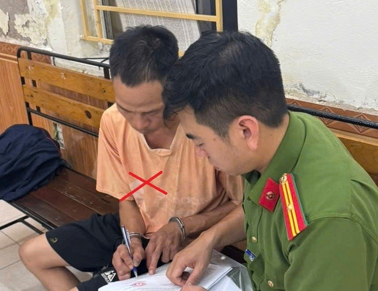 Tạm giữ người cha x&iacute;ch ch&acirc;n, k&eacute;o l&ecirc; con trai tr&ecirc;n đường phố Hải Ph&ograve;ng - Ảnh 2.
