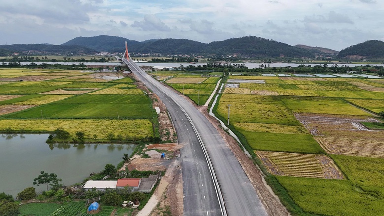 Cầu ngh&igrave;n tỷ đồng vượt s&ocirc;ng Thương, d&acirc;n hết cảnh qua s&ocirc;ng lụy ph&agrave;- Ảnh 19.