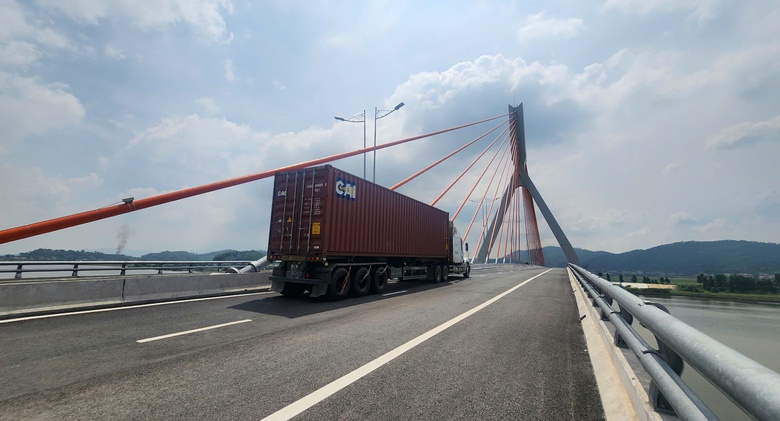 Cầu ngh&igrave;n tỷ đồng vượt s&ocirc;ng Thương, d&acirc;n hết cảnh qua s&ocirc;ng lụy ph&agrave;- Ảnh 20.