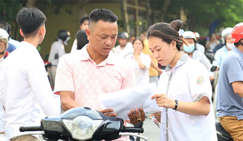 &ldquo;B&agrave;i thi&rdquo; của cha mẹ- Ảnh 1.