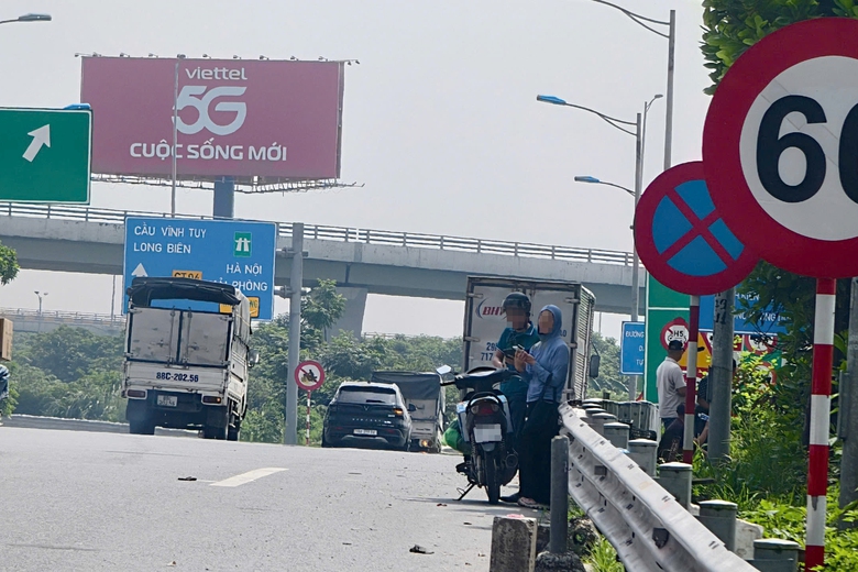 H&agrave; Nội xử phạt nhiều t&agrave;i xế &ocirc; t&ocirc; dừng mua ổi, đ&oacute;n trả kh&aacute;ch tại lối v&agrave;o cao tốc Hải Ph&ograve;ng- Ảnh 3.