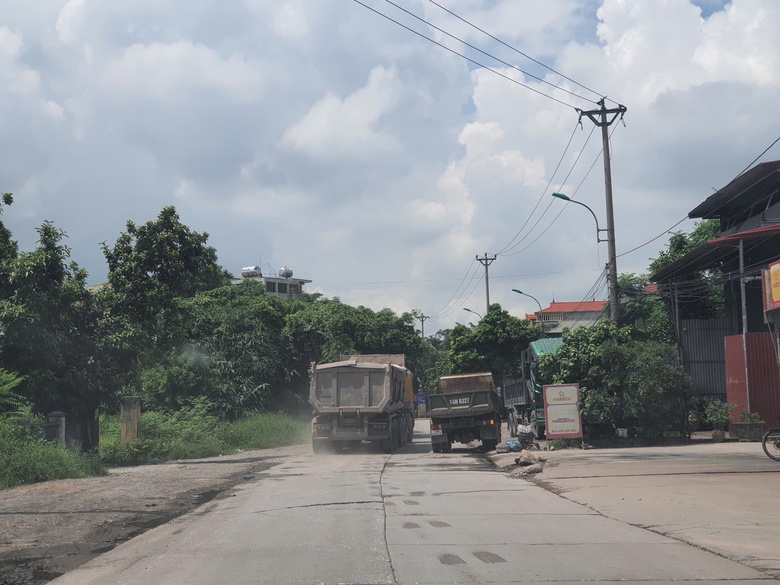 Quảng Ninh: Tuyến đường Bình Khê - Mạo Khê xuống cấp nghiêm trọng, dân mong sớm sửa chữa- Ảnh 5. Quảng Ninh: Tuyến đường Bình Khê - Mạo Khê xuống cấp nghiêm trọng, dân mong sớm sửa chữa- Ảnh 5.