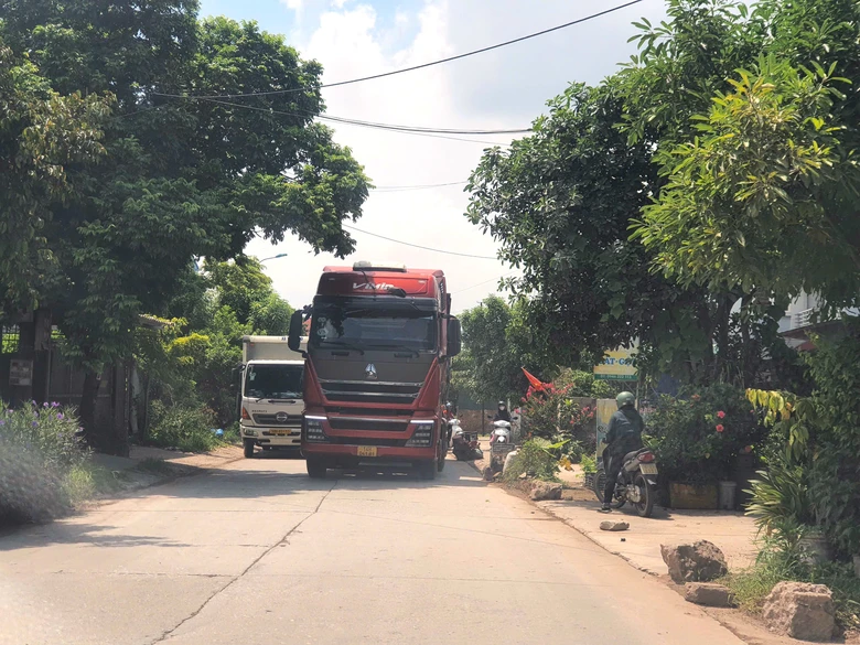 Quảng Ninh: Tuyến đường Bình Khê - Mạo Khê xuống cấp nghiêm trọng, dân mong sớm sửa chữa- Ảnh 1. Quảng Ninh: Tuyến đường Bình Khê - Mạo Khê xuống cấp nghiêm trọng, dân mong sớm sửa chữa- Ảnh 1.