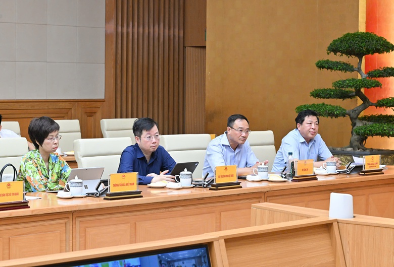 Thủ tướng: Ho&agrave;n th&agrave;nh x&oacute;a nh&agrave; tạm, nh&agrave; dột n&aacute;t cho người c&oacute; c&ocirc;ng trước ng&agrave;y 27/7- Ảnh 2.