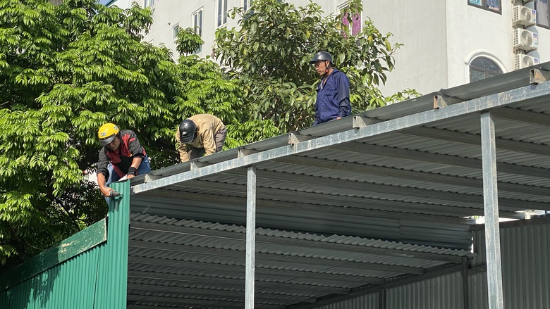 Cưỡng chế loạt nhà xưởng xây dựng trái phép ven hồ Định Công- Ảnh 1. Cưỡng chế loạt nhà xưởng xây dựng trái phép ven hồ Định Công- Ảnh 1.