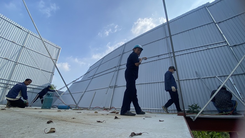 Cưỡng chế loạt nhà xưởng xây dựng trái phép ven hồ Định Công- Ảnh 3. Cưỡng chế loạt nhà xưởng xây dựng trái phép ven hồ Định Công- Ảnh 3.