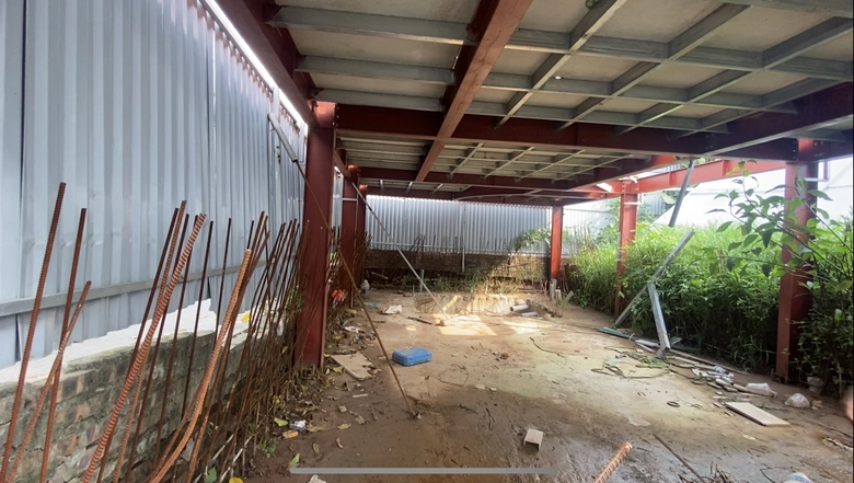 Cưỡng chế loạt nhà xưởng xây dựng trái phép ven hồ Định Công- Ảnh 4. Cưỡng chế loạt nhà xưởng xây dựng trái phép ven hồ Định Công- Ảnh 4.