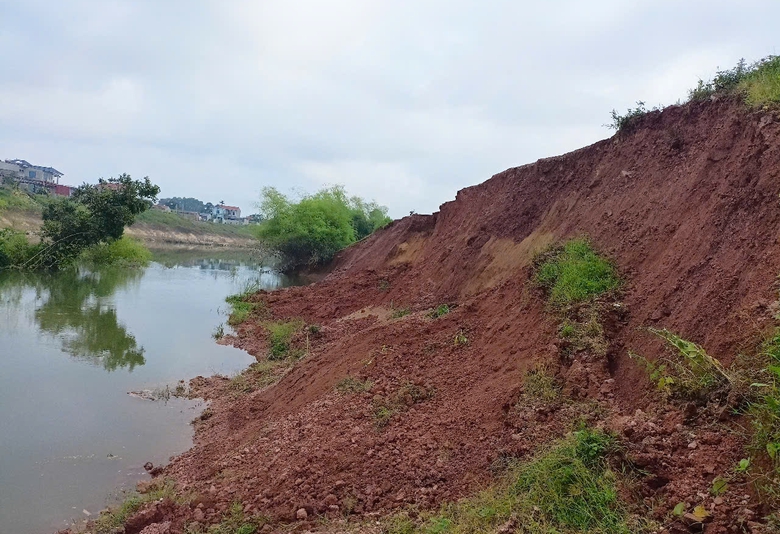 Bắc Ninh khẩn trương đắp đ&ecirc; chống lũ sau sự cố lở đ&ecirc; s&ocirc;ng Thương- Ảnh 3.