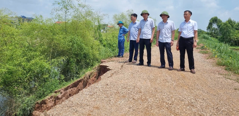 Bắc Ninh khẩn trương đắp đ&ecirc; chống lũ sau sự cố lở đ&ecirc; s&ocirc;ng Thương- Ảnh 1.