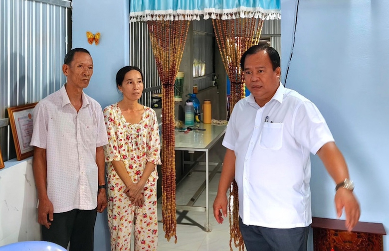 C&agrave; Mau lập đo&agrave;n c&ocirc;ng t&aacute;c kiểm tra t&igrave;nh h&igrave;nh x&oacute;a nh&agrave; tạm, nh&agrave; dột n&aacute;t- Ảnh 1.