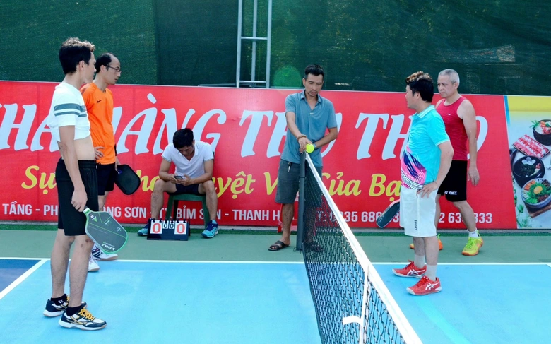 Huấn luyện vi&ecirc;n pickleball: Nghề tay tr&aacute;i h&aacute;i ra tiền- Ảnh 1.