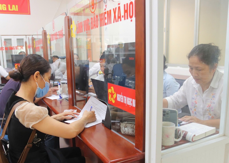 Bộ Nội vụ hướng dẫn chế độ tiền lương, phụ cấp cho c&aacute;n bộ sau s&aacute;p nhập- Ảnh 1.