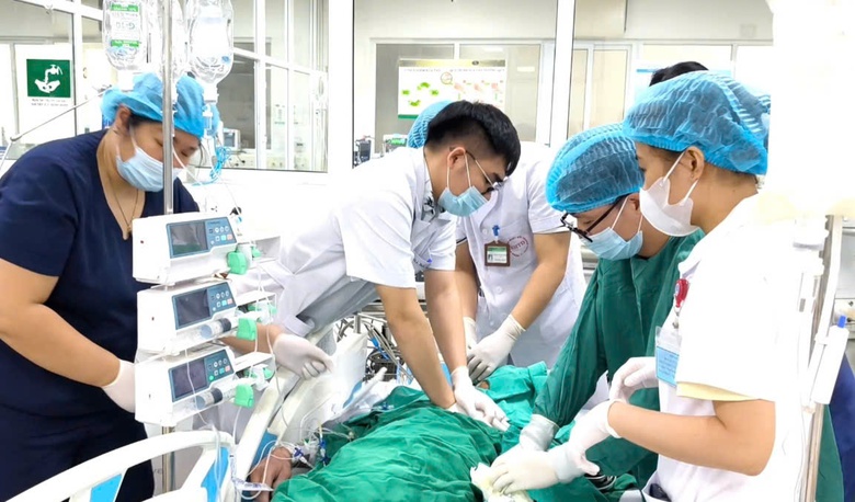Cụ &ocirc;ng nguy kịch v&igrave; nhiễm li&ecirc;n cầu lợn sau 3 ng&agrave;y ăn tiết canh- Ảnh 1.