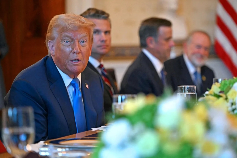 Tổng thống Donald Trump khẳng định kh&ocirc;ng l&ugrave;i thời hạn &aacute;p thuế quan- Ảnh 1.