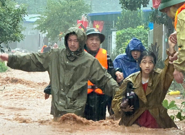 Điện Biên: Lũ quét khiến hai người chết, 8 người mất tích- Ảnh 2. Điện Biên: Lũ quét khiến hai người chết, 8 người mất tích- Ảnh 2.