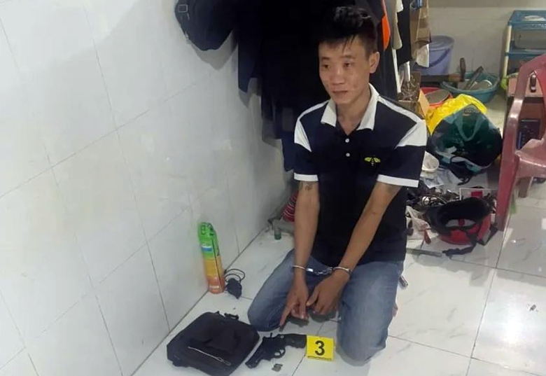 Đồng Th&aacute;p bắt giam đối tượng mua s&uacute;ng, đạn qu&acirc;n dụng để... ph&ograve;ng th&acirc;n- Ảnh 1.