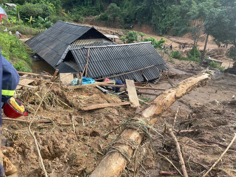 Điện Bi&ecirc;n: Đường v&agrave;o c&aacute;c bản bị sạt lở kh&oacute; khăn, nhiều điểm chưa tiếp cận được- Ảnh 4.