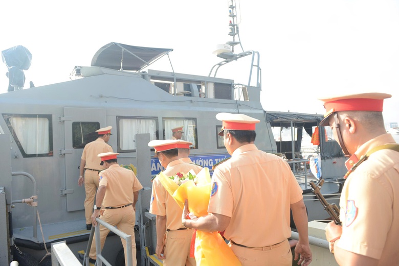 C&ocirc;ng an TP.HCM ra qu&acirc;n cao điểm trấn &aacute;p tội phạm tr&ecirc;n đường thủy- Ảnh 3.