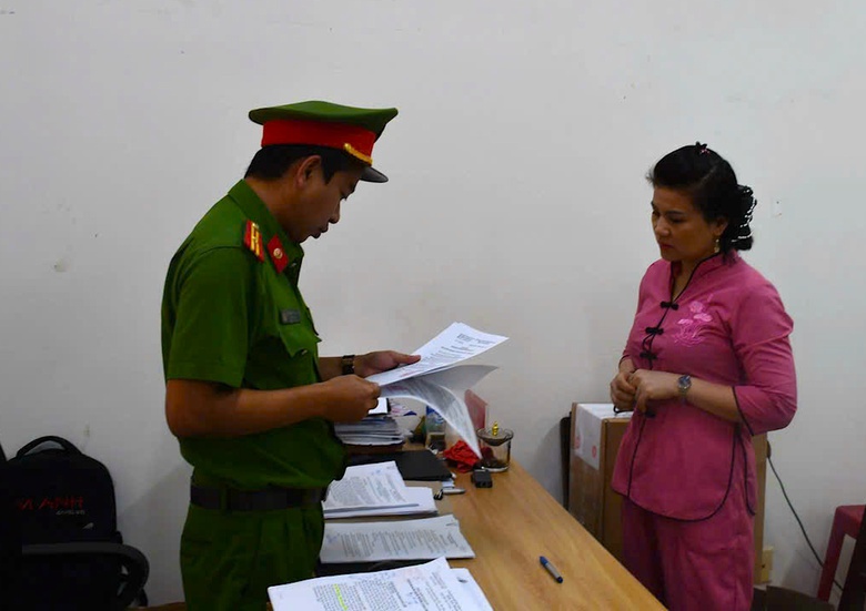 Quảng Ngãi: Bé trai bị bảo mẫu ném xuống nền nhà đã qua đời- Ảnh 3. Quảng Ngãi: Bé trai bị bảo mẫu ném xuống nền nhà đã qua đời- Ảnh 3.