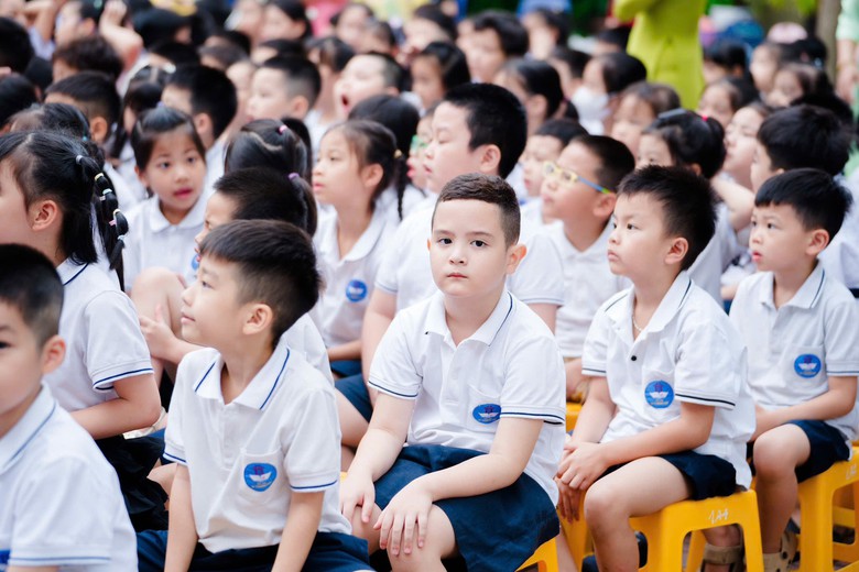 100% trường tiểu học tại H&agrave; Nội tổ chức học 2 buổi/ng&agrave;y- Ảnh 1.