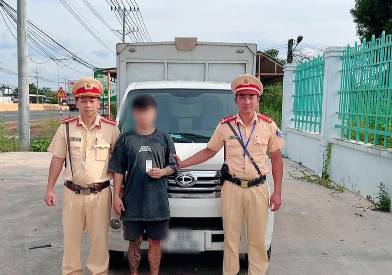 Đồng Nai: Phát hiện tài xế xe tải dương tính với ma túy, không có bằng lái- Ảnh 1. Đồng Nai: Phát hiện tài xế xe tải dương tính với ma túy, không có bằng lái- Ảnh 1.