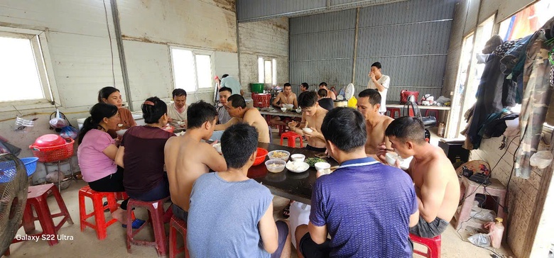 Ăn núi, ngủ rừng và lời hứa tiến độ tuyến đường hơn 1.300 tỷ đồng nối Lào Cai - Lai Châu- Ảnh 1. Ăn núi, ngủ rừng và lời hứa tiến độ tuyến đường hơn 1.300 tỷ đồng nối Lào Cai - Lai Châu- Ảnh 1.