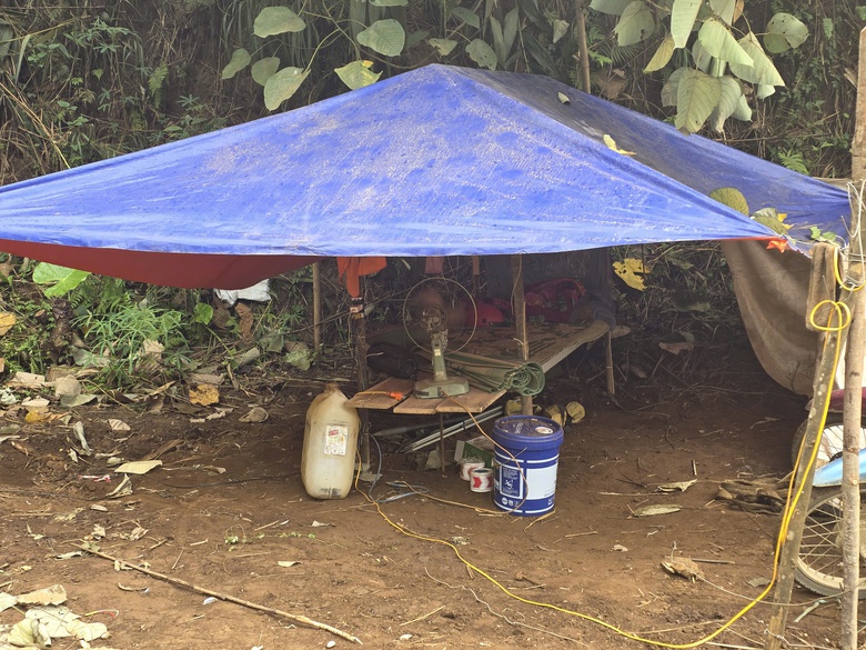 Ăn núi, ngủ rừng và lời hứa tiến độ tuyến đường hơn 1.300 tỷ đồng nối Lào Cai - Lai Châu- Ảnh 2. Ăn núi, ngủ rừng và lời hứa tiến độ tuyến đường hơn 1.300 tỷ đồng nối Lào Cai - Lai Châu- Ảnh 2.