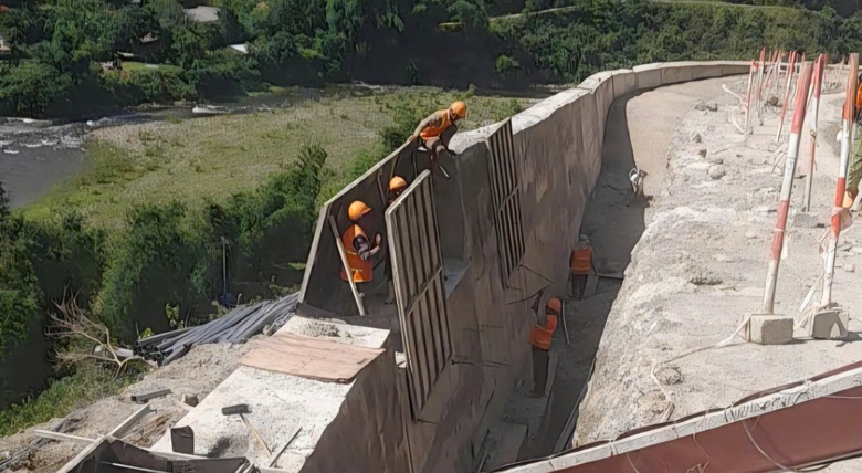 Ăn núi, ngủ rừng và lời hứa tiến độ tuyến đường hơn 1.300 tỷ đồng nối Lào Cai - Lai Châu- Ảnh 5. Ăn núi, ngủ rừng và lời hứa tiến độ tuyến đường hơn 1.300 tỷ đồng nối Lào Cai - Lai Châu- Ảnh 5.