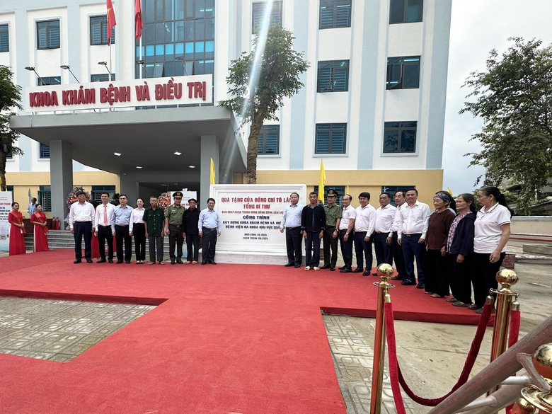 Tuyên Quang tăng cường cơ sở hạ tầng y tế, chăm lo sức khoẻ người dân- Ảnh 1. Tuyên Quang tăng cường cơ sở hạ tầng y tế, chăm lo sức khoẻ người dân- Ảnh 1.