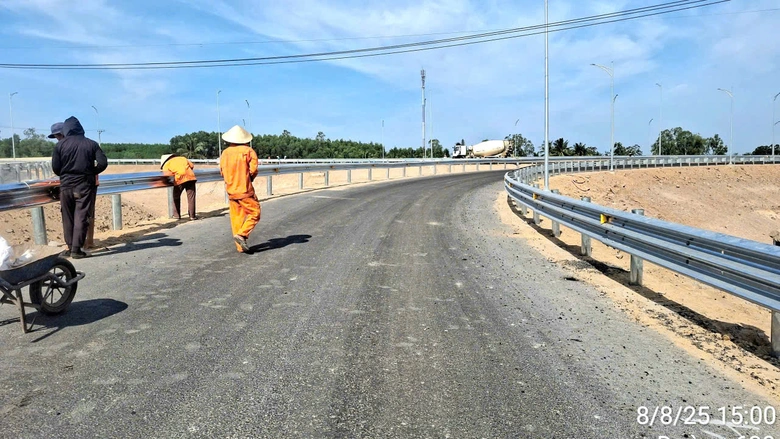 Đua nước r&uacute;t th&ocirc;ng xe kỹ thuật 10km cao tốc Quảng Ng&atilde;i - Ho&agrave;i Nhơn- Ảnh 8.