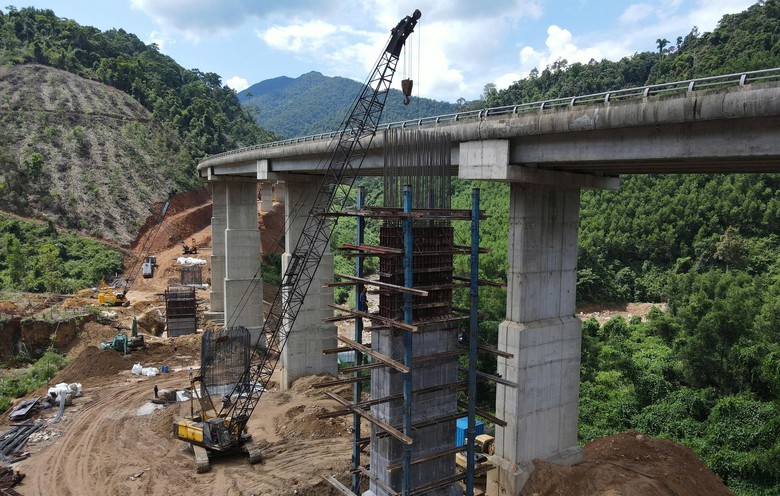 Đẩy nhanh tiến độ 50 cầu tr&ecirc;n cao tốc qua th&agrave;nh phố Huế- Ảnh 3.