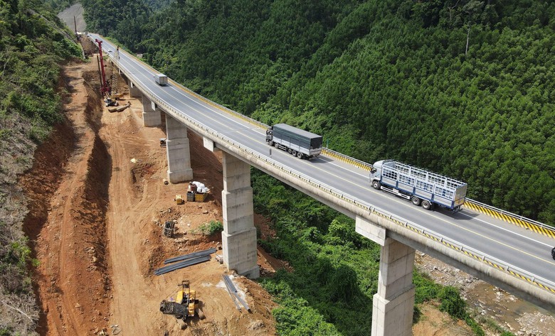 Đẩy nhanh tiến độ 50 cầu tr&ecirc;n cao tốc qua th&agrave;nh phố Huế- Ảnh 4.