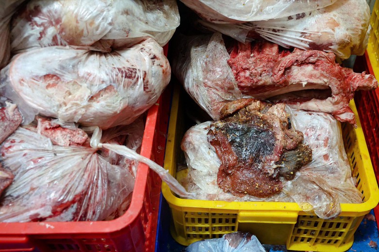 Phú Thọ: Phát hiện cơ sở sản xuất "thịt gác bếp" bốc mùi hôi thối- Ảnh 2. Phú Thọ: Phát hiện cơ sở sản xuất "thịt gác bếp" bốc mùi hôi thối- Ảnh 2.