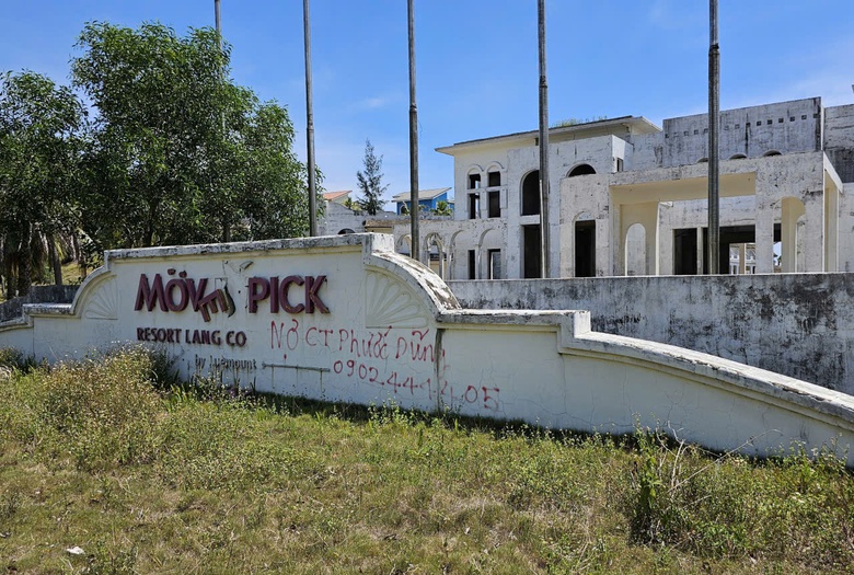 Huế: Hoang tàn khu nghỉ dưỡng bỏ hoang dọc bãi biển Lăng Cô- Ảnh 2. Huế: Hoang tàn khu nghỉ dưỡng bỏ hoang dọc bãi biển Lăng Cô- Ảnh 2.