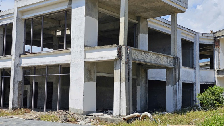 Huế: Hoang tàn khu nghỉ dưỡng bỏ hoang dọc bãi biển Lăng Cô- Ảnh 17. Huế: Hoang tàn khu nghỉ dưỡng bỏ hoang dọc bãi biển Lăng Cô- Ảnh 17.