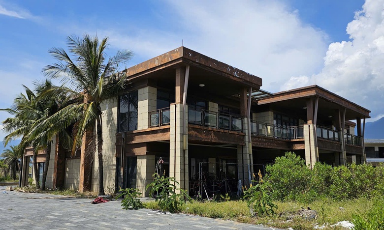 Huế: Hoang tàn khu nghỉ dưỡng bỏ hoang dọc bãi biển Lăng Cô- Ảnh 15. Huế: Hoang tàn khu nghỉ dưỡng bỏ hoang dọc bãi biển Lăng Cô- Ảnh 15.