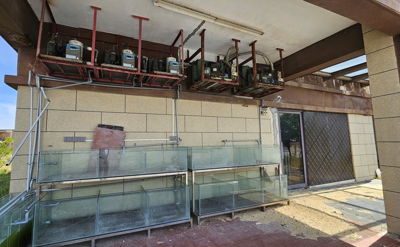 Huế: Hoang tàn khu nghỉ dưỡng bỏ hoang dọc bãi biển Lăng Cô- Ảnh 16. Huế: Hoang tàn khu nghỉ dưỡng bỏ hoang dọc bãi biển Lăng Cô- Ảnh 16.