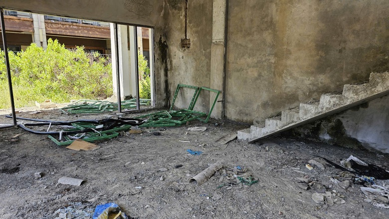 Huế: Hoang tàn khu nghỉ dưỡng bỏ hoang dọc bãi biển Lăng Cô- Ảnh 14. Huế: Hoang tàn khu nghỉ dưỡng bỏ hoang dọc bãi biển Lăng Cô- Ảnh 14.